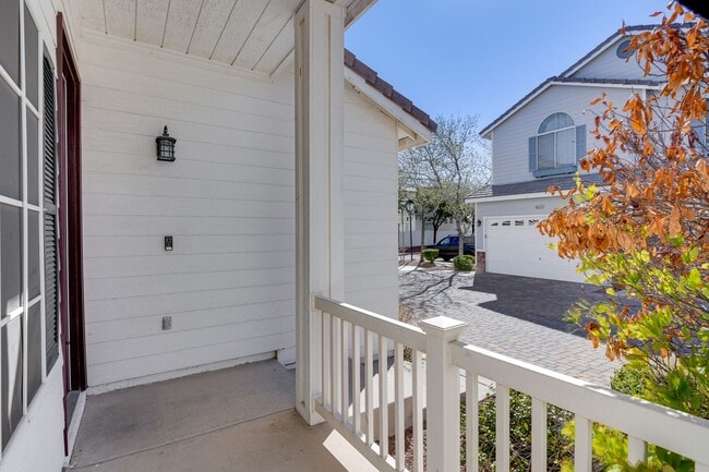 Building Photo - Upgraded Home in Lamplight Gated Community with Pool!