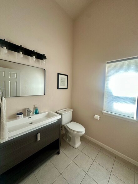 Building Photo - 12683 Fulford Ct
