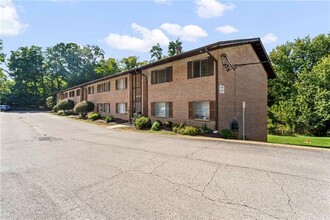 Building Photo - 4073 Sanlin Dr