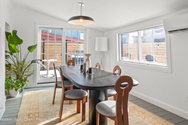 Building Photo - 417 Warren St