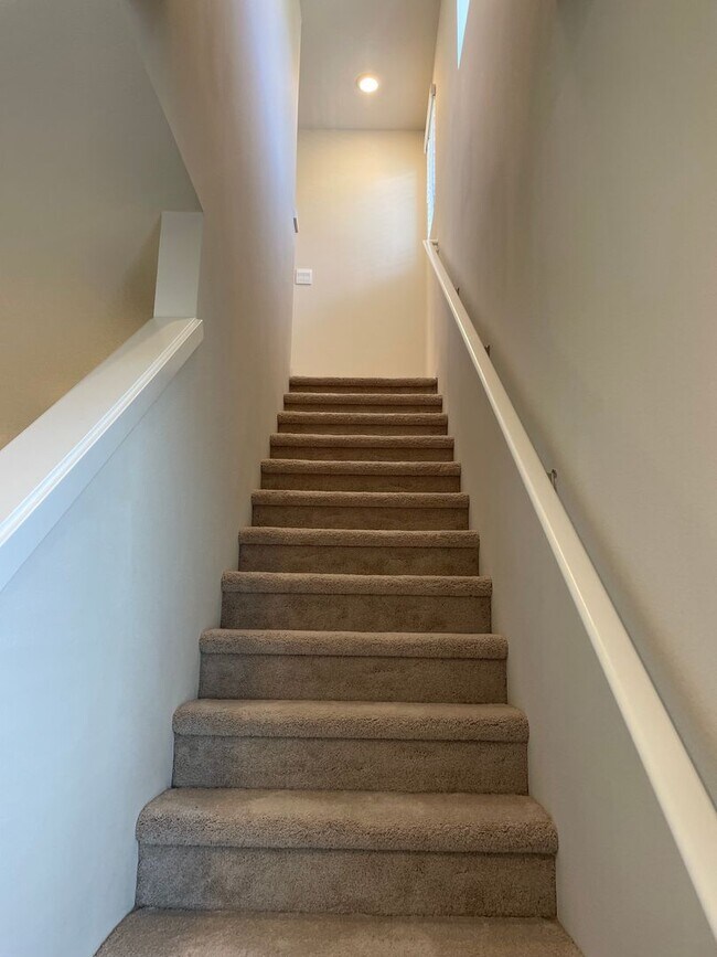 Building Photo - HALF OFF FIRST MONTHS RENT 3 Bed 2.5 Bath ...