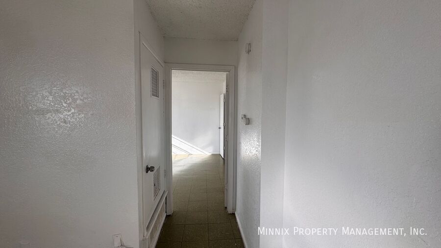 Building Photo - 639 S Crosby St