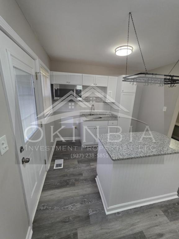 Building Photo - 4420 Catalina Ave