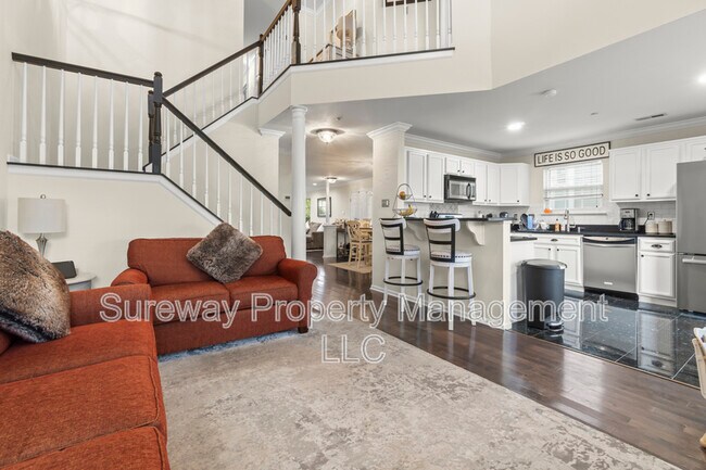 Building Photo - 221 Lookout Pl