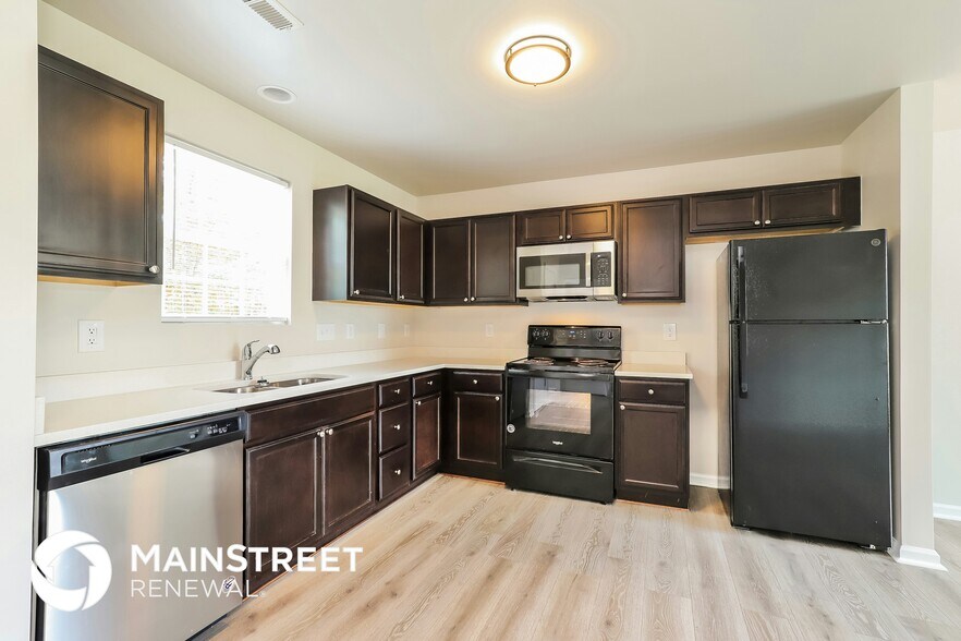 Building Photo - 6282 Brentwood Park Ct
