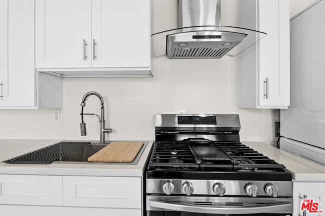 Building Photo - 14808 S Condon Ave