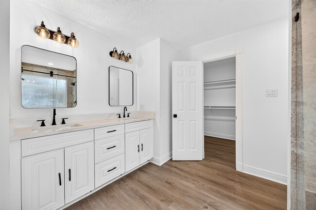 Building Photo - 4619 Breckenridge Dr