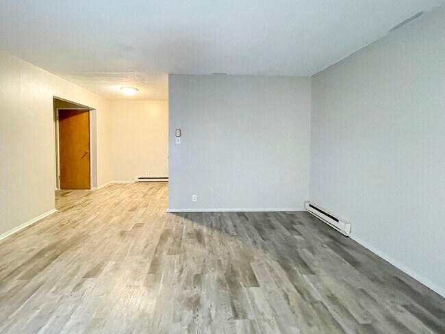 Building Photo - Close to Campus and McGalliard Road