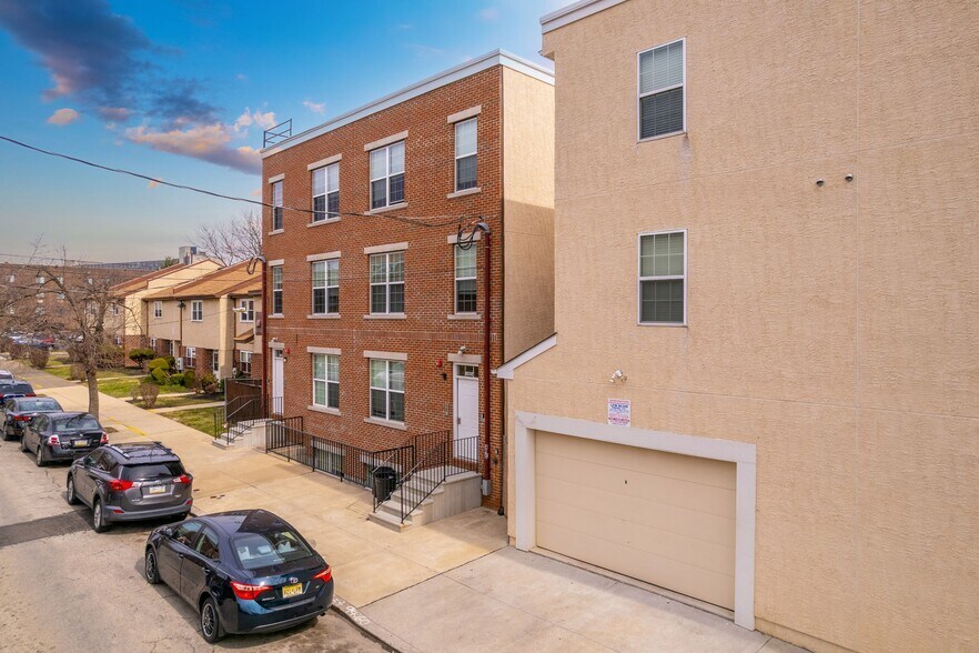 Building Photo - 1405 N Sydenham St