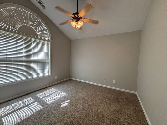 Building Photo - For Rent - 4 bedrooms - close to 295