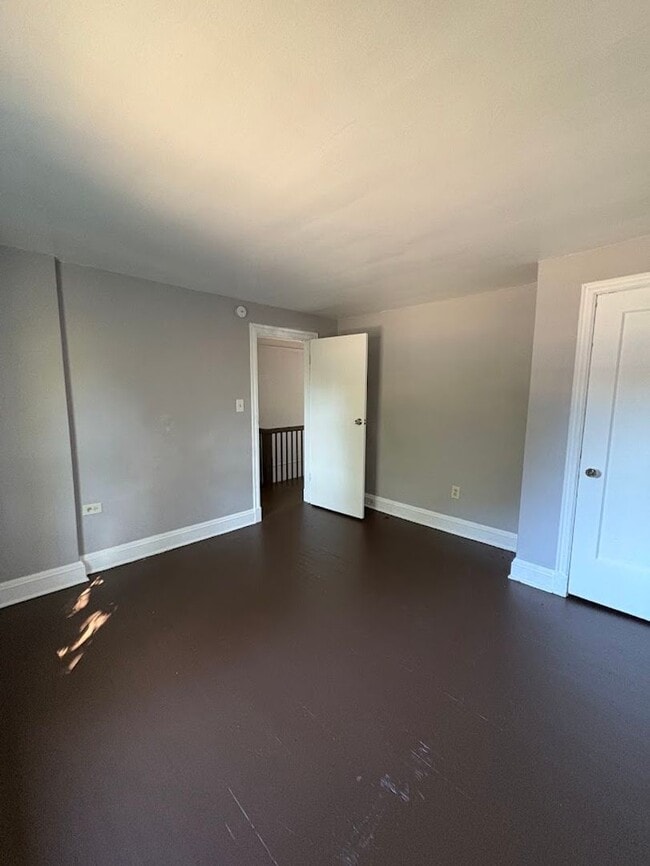 Building Photo - Three bedroom two bathroom home for rent