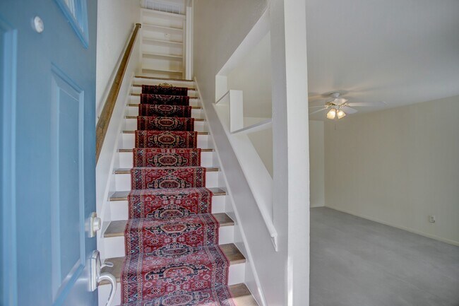 Building Photo - 1601 S Shepherd Dr
