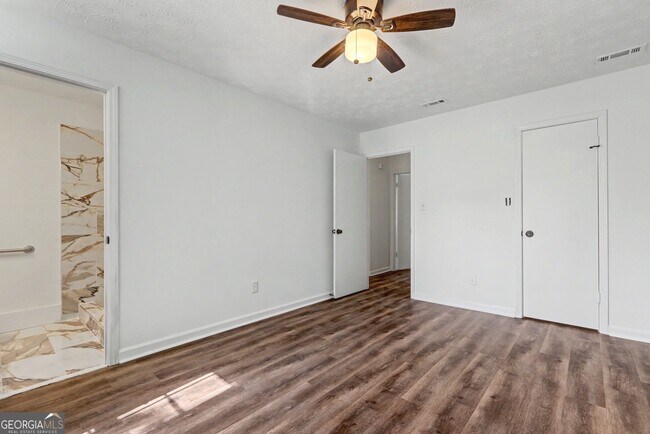 Building Photo - 608 S Jeff Davis Dr
