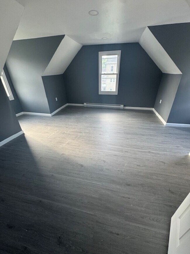 Building Photo - 116 E Ridge St