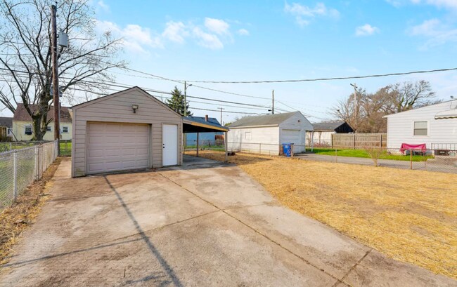 Building Photo - 1133 Duxberry Ave