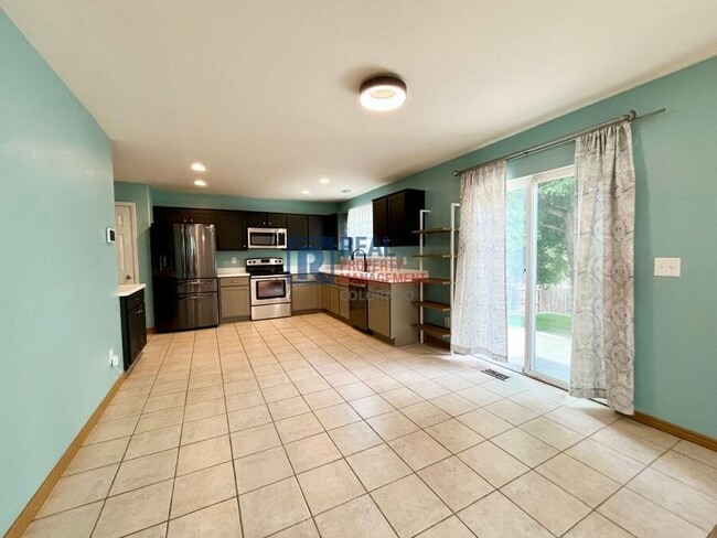 Building Photo - 676 Hedgerow Way
