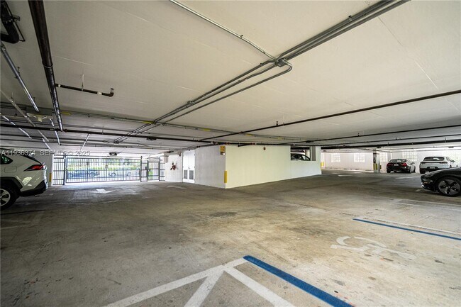 Building Photo - 1091 Galiano St