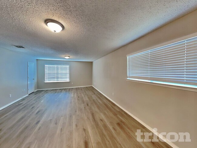 Building Photo - 211 Meagan St