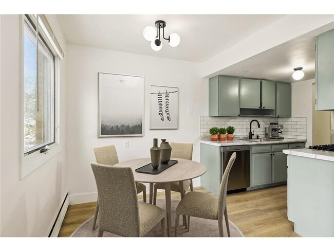 Building Photo - 99 E 54th St