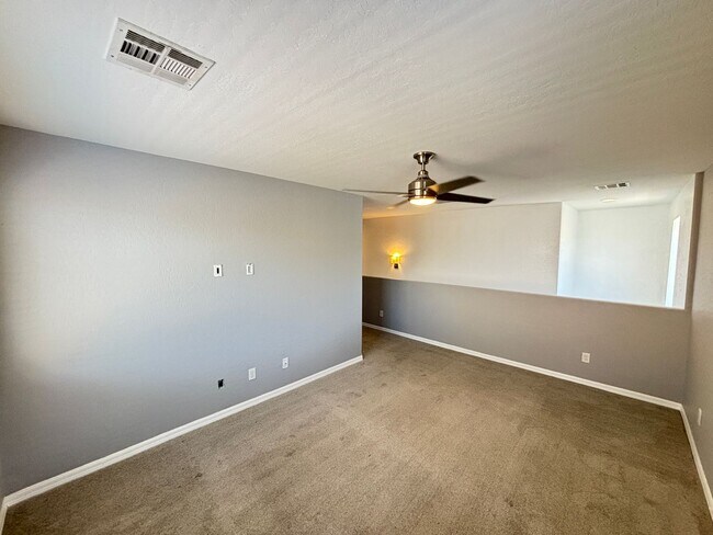 Building Photo - Beautiful 4Bed/3Bath/2Car Residence located in Providence