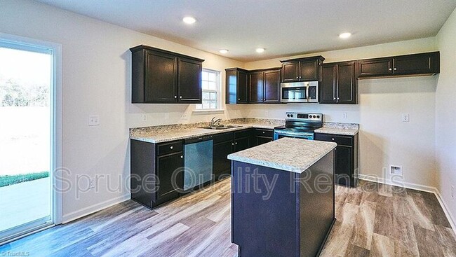 Building Photo - 958 Bosemon St