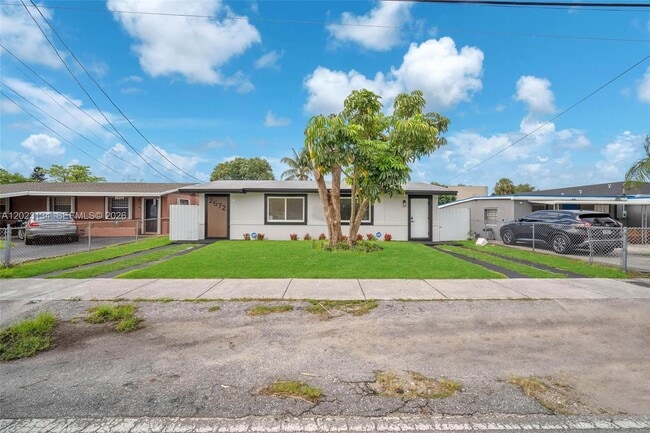 Building Photo - 2572 NW 20th St