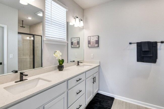 Building Photo - 1063 Farwell St