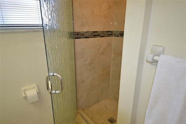Building Photo - 336 Woodlake Wynde