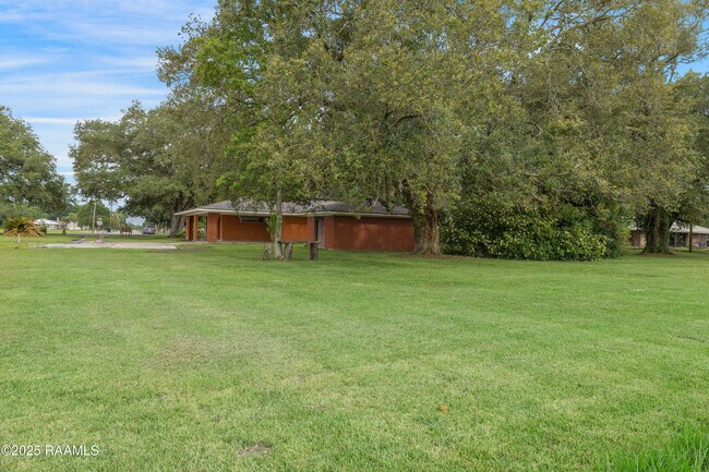 Building Photo - 17642 Pelican Rd