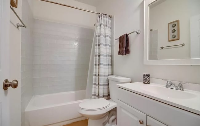 Building Photo - 947 N Ormewood Park Dr SE