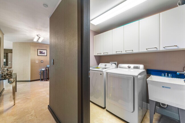 Building Photo - 3101 S Ocean Dr