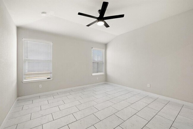 Building Photo - 202 Low Bramble Dr