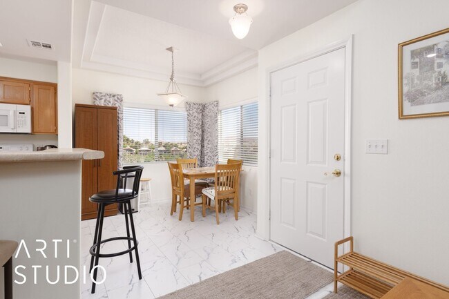 Building Photo - 2-bedroom 2-bathroom upstairs condo fully ...