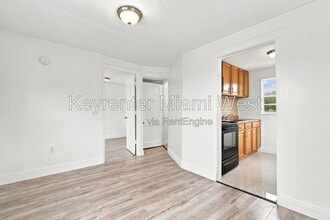 Building Photo - 1220 N 16th Ct