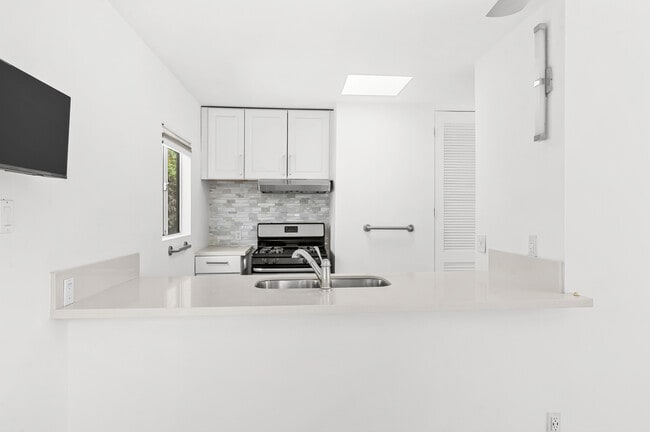 Kitchen Bar - 1753 16th St