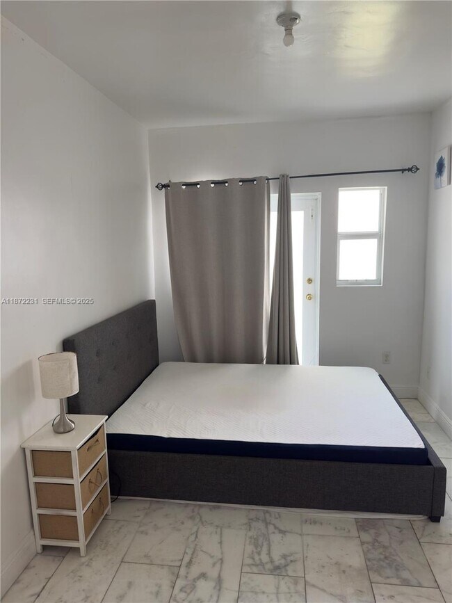 Building Photo - 922 Jefferson Ave