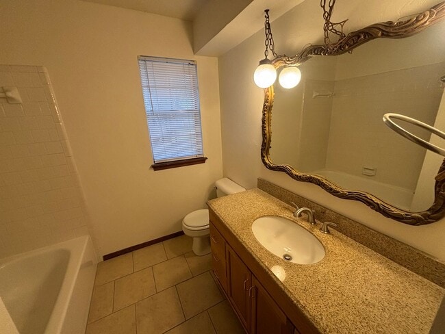 Building Photo - Beautiful 3 Bed 2 Bath Home in Yukon