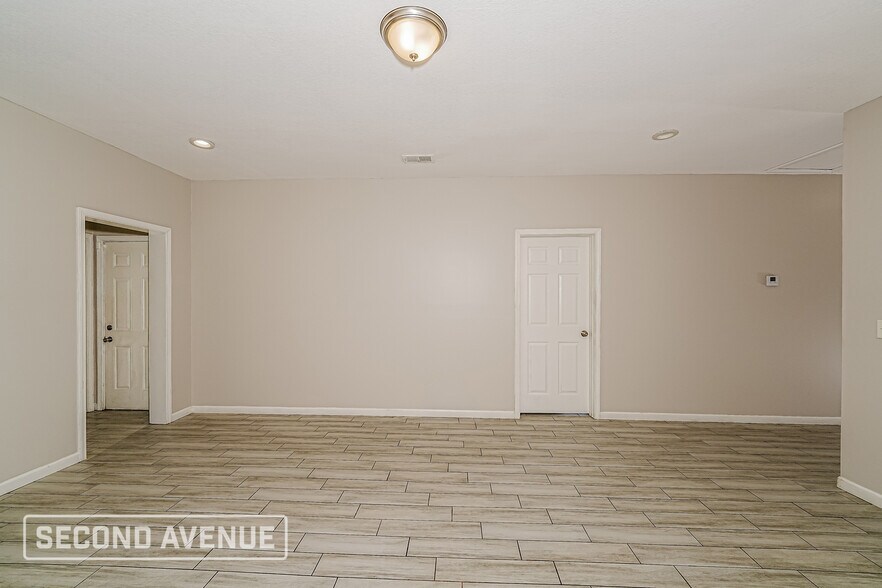 Building Photo - 544 7th St S