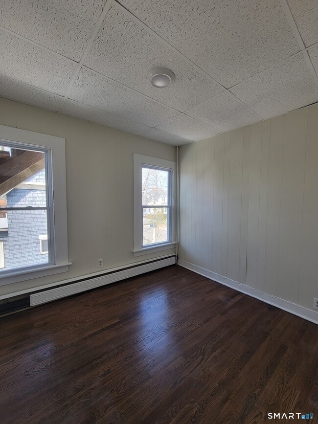 Building Photo - 260 Summit St