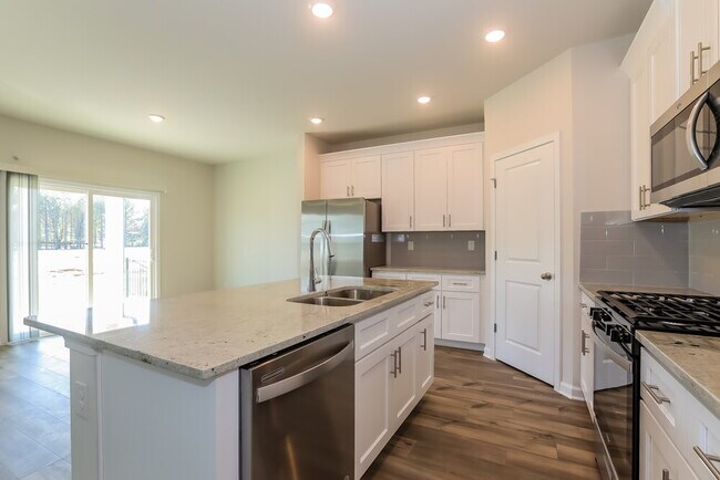 Building Photo - 739 Sara Mdw Rd