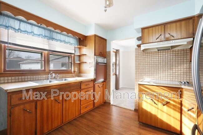 Building Photo - 3300 Bel Aire Rd