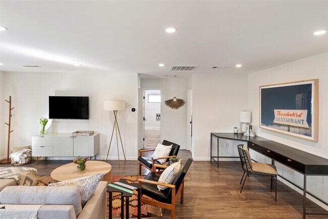 Building Photo - 6805 Western Oaks Blvd