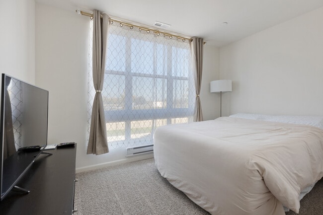 Building Photo - 2251 Parkside Dr