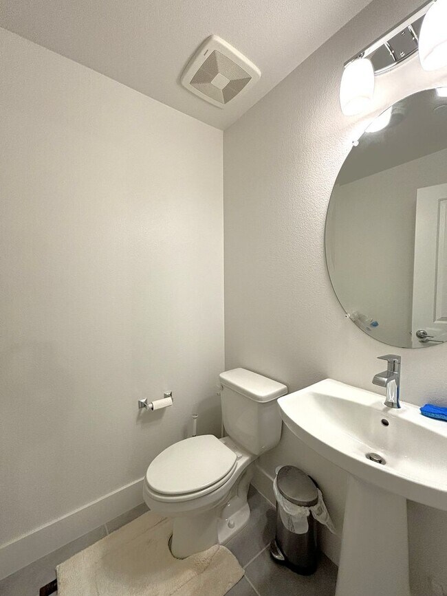 Building Photo - 412 Arc Ct