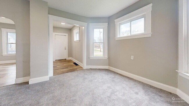 Building Photo - Lorain/W.73 neighborhood, updated 3 bed/1 bath single family house.