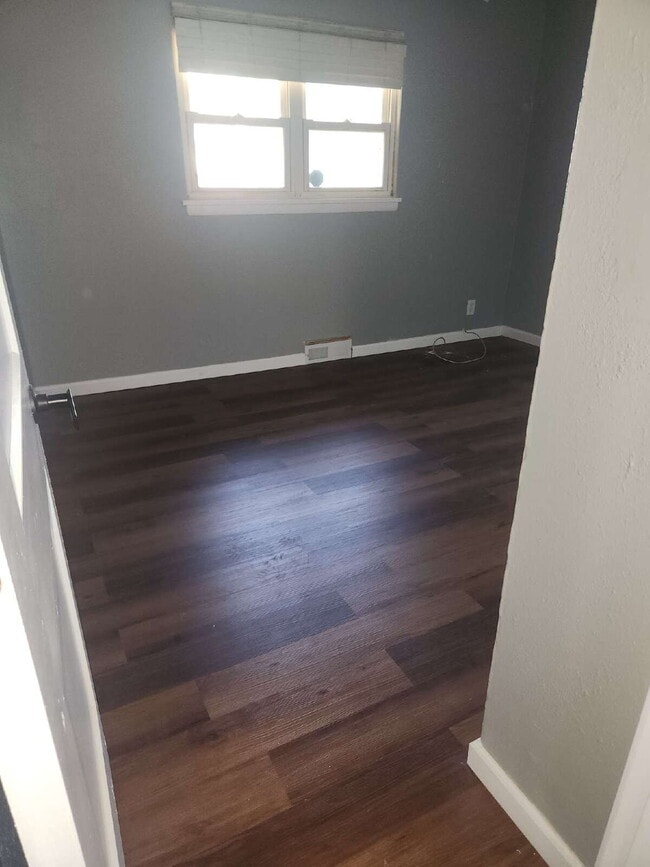 Building Photo - Completely Rehabbed Home in Oakville Schoo...