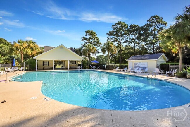 Building Photo - 120 Oak Ridge Cir