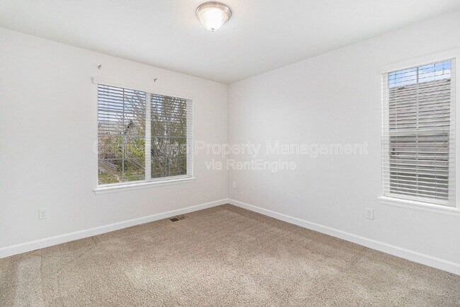 Building Photo - 3266 Yale Dr