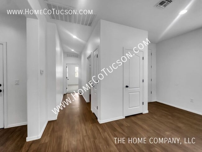 Building Photo - 6876 S Benedetti Ct