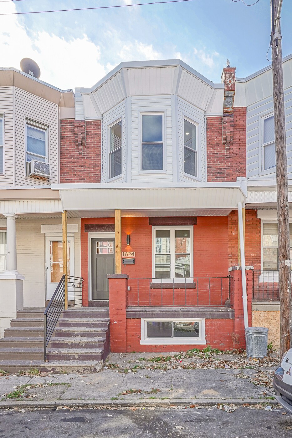 Building Photo - 1624 S Yewdall St